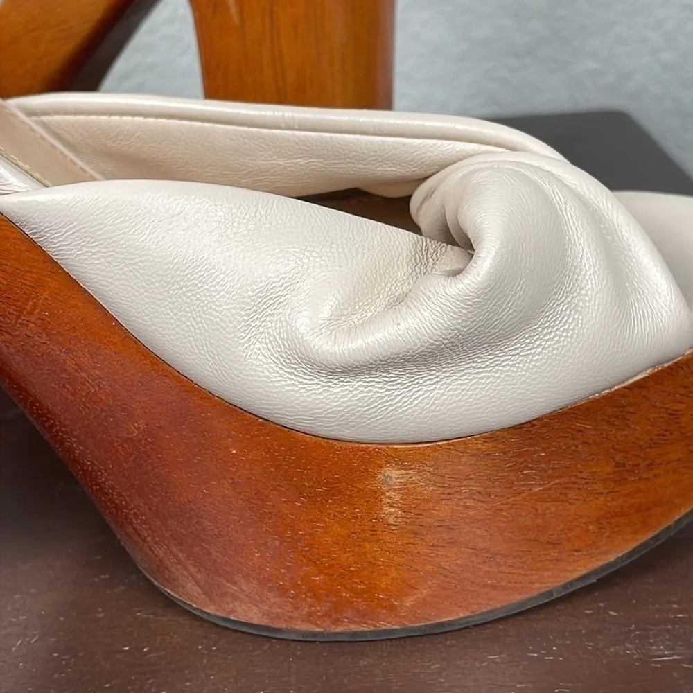 Veronica Beard substantial wooden